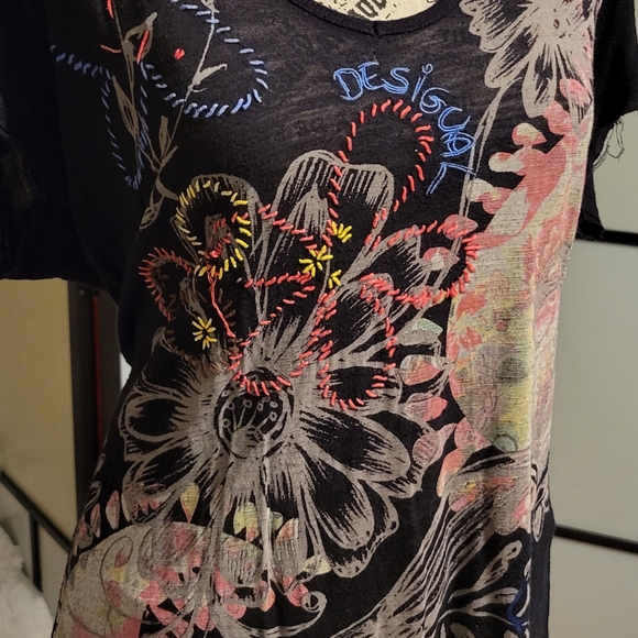 Desigual artsy v-neck tee - Picture 3 of 3